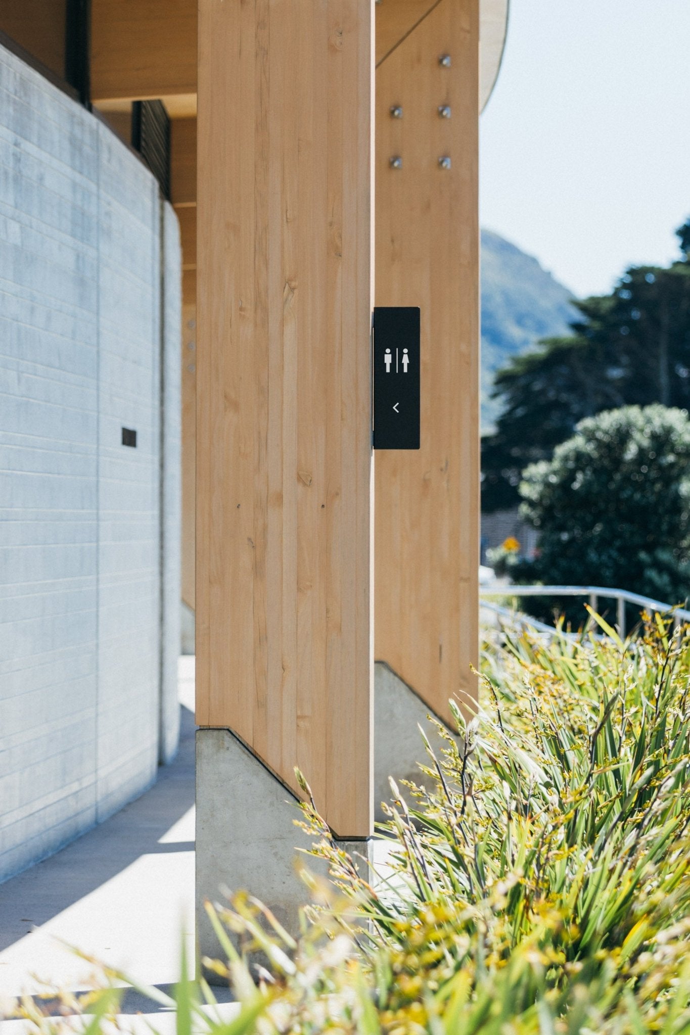 Bathroom Signage 2026: ADA Compliance, Styles & Tips