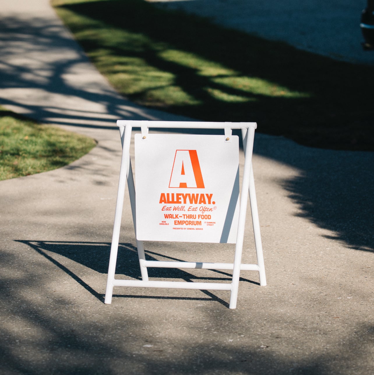 Lawn Signs for Business: Design, Placement, ROI (2025) - George and Willy