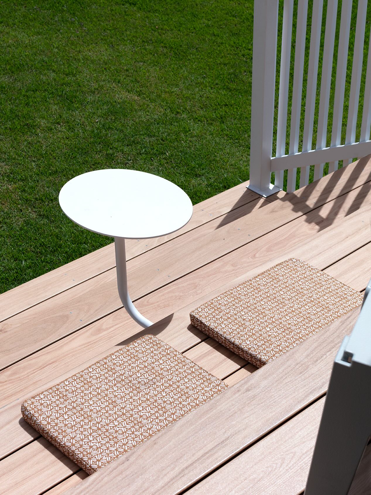 Wall-Mounted Cafe Tables: Space-Saving Tips & Layouts - George and Willy